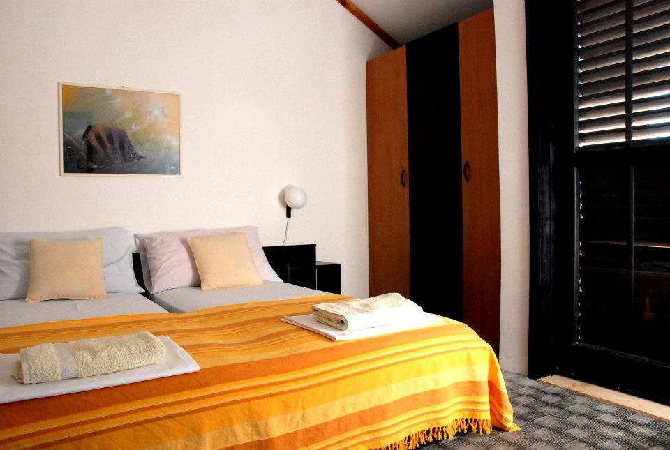Guest House Alek Vrboska Szoba fotó